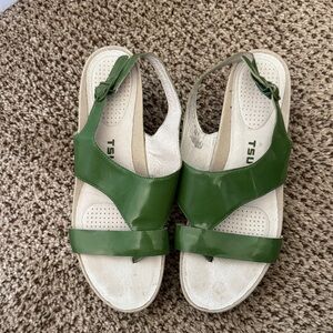 Tsubo Green Patent Leather Slingback Sandals